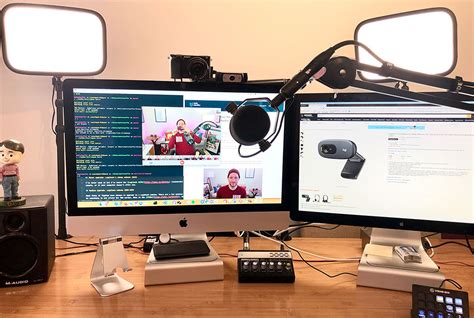 How I Do It: 'I work as a cam girl .